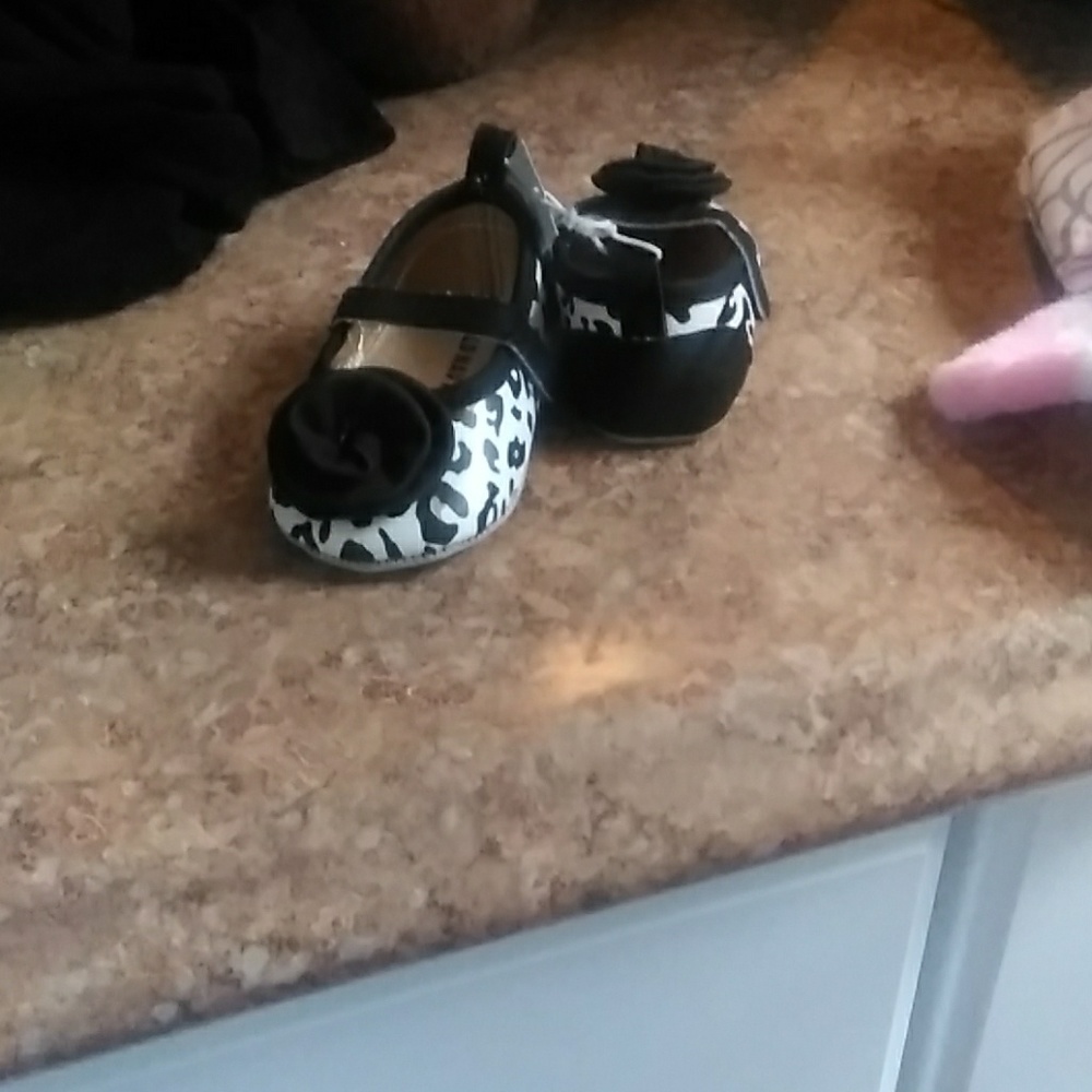 shoes - Picture 3 of 3